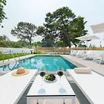 Aurum Villa *